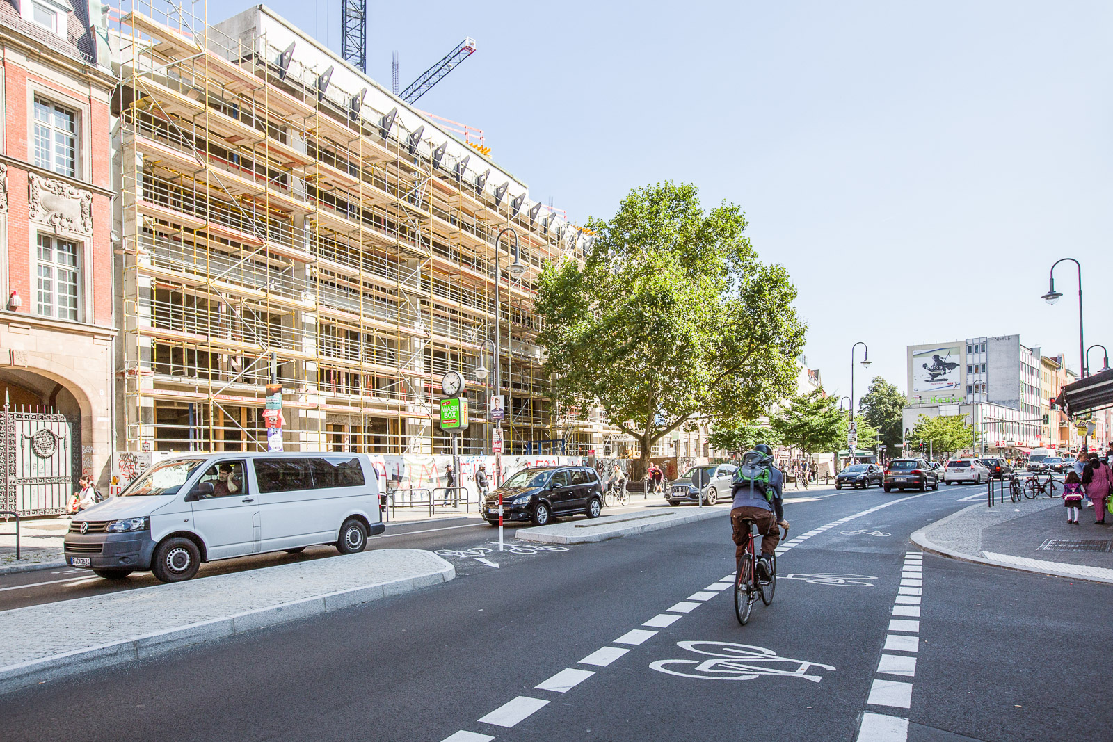 Karl-Marx-Straße mit Fahrradspur