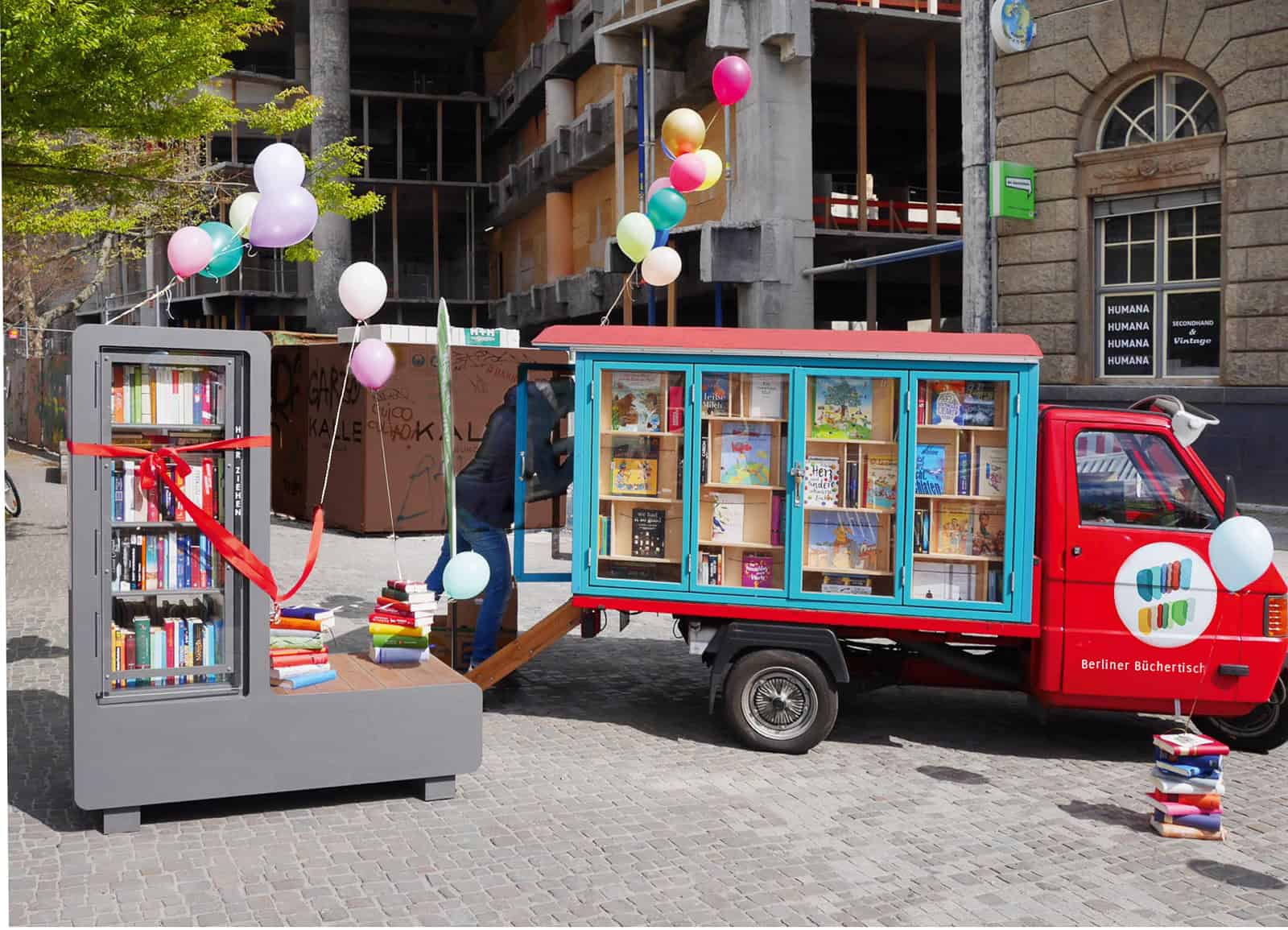 Büchertisch