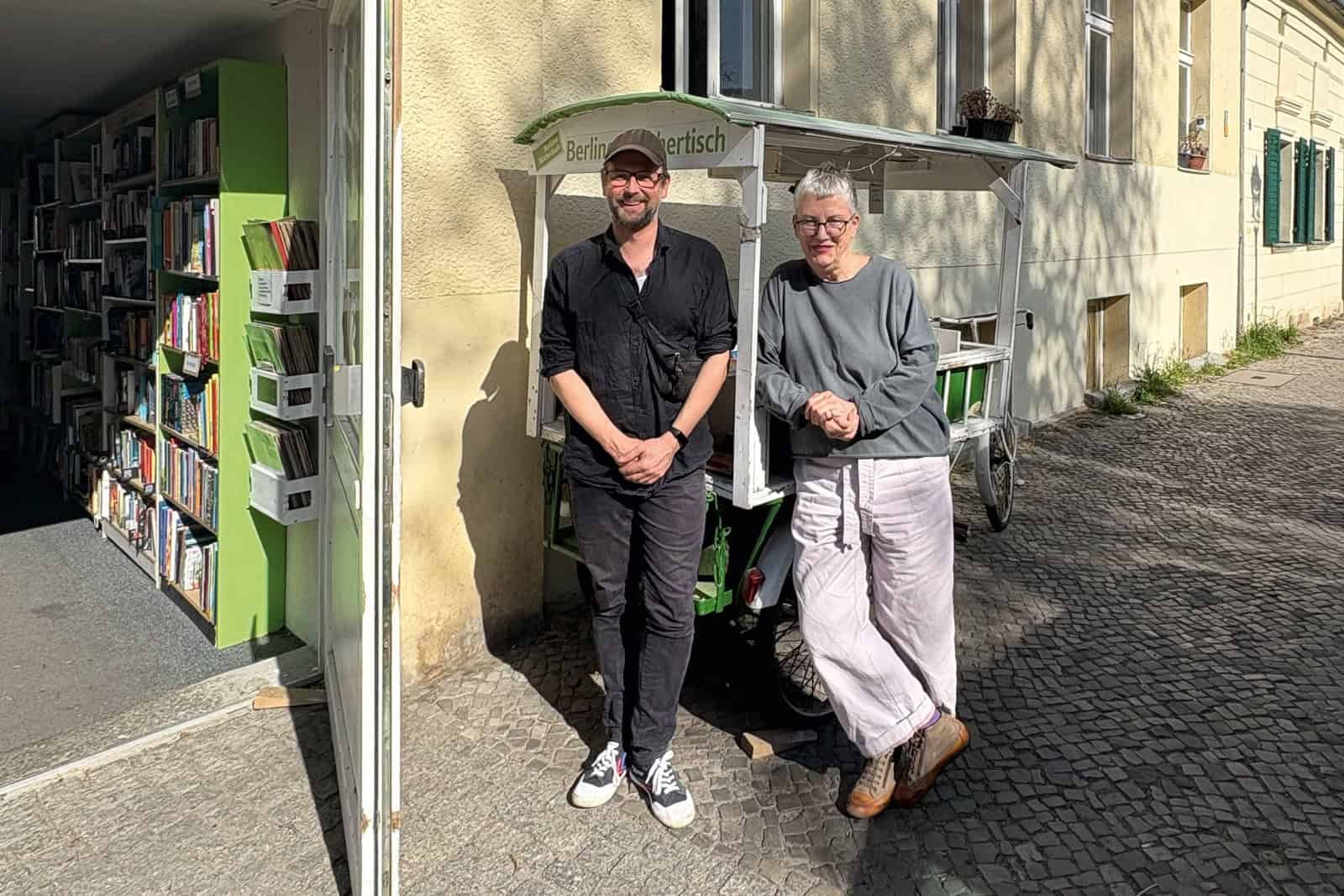 Büchertisch