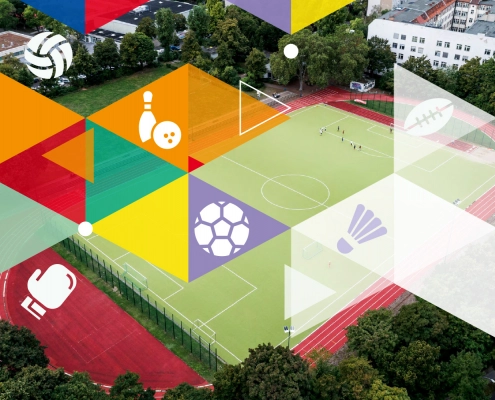 Luftaufnahme des Sportplatzes Maybachufer mit Fußballfeld, Laufbahn und Spielern; gezeigt wird der Planungsstand zur Neugestaltung.